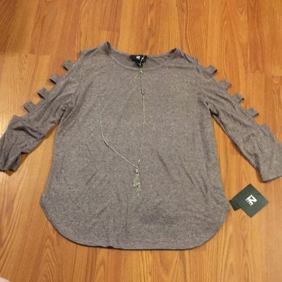 Iz Byer Tops - iZ Byer Shirt with Necklace size L (K)
